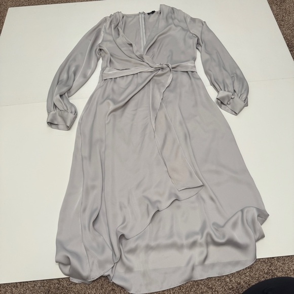 Express gray long sleeve dress satin midi length size M - Picture 4 of 11